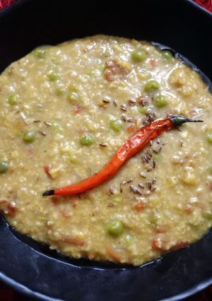 A picture of Oats moong dal khichdi.