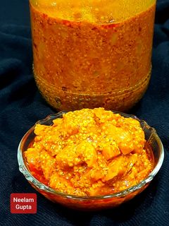 आम का तीखा अचार (Aam ka teekha achar recipe in Hindi) रेसिपी मुख्य फोटो