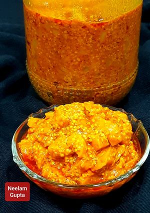 आम का तीखा अचार (Aam ka teekha achar recipe in Hindi) रेसिपी मुख्य फोटो