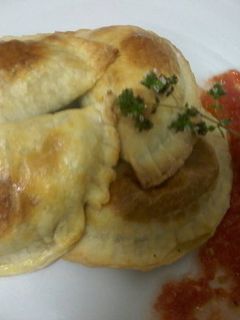 Una foto de Empanadas salteñas, con yasgua