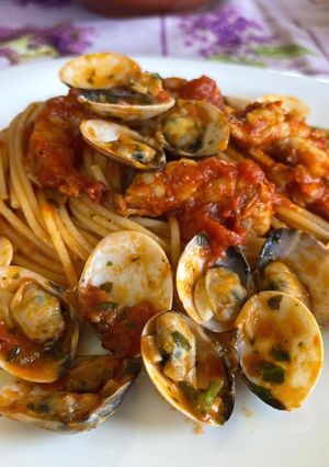A picture of Spaghetti with Clams, Cognac-Flambéed Jumbo Shrimp, and Cherry Tomatoes.