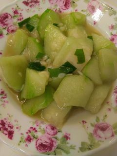 清炒絲瓜(低醣生酮餐)(家常菜)(方便素/素食)(一鍋到底之方便料理) 的食譜成品照片