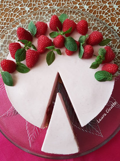 Foto di Torta fredda allo yogurt e lamponi