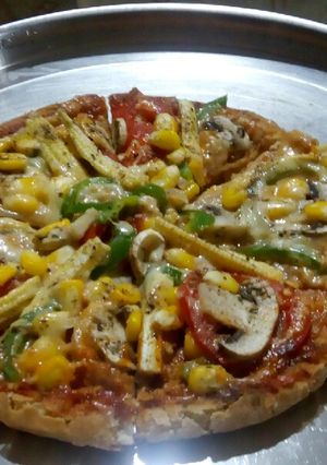 A picture of Veggie farm Pizza.