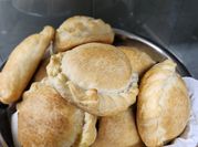 Una foto de pastelitos de carne