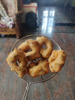 மெது வடை (methu vadai recipe in Tamil) செய்முறை முக்கிய புகைப்படம்