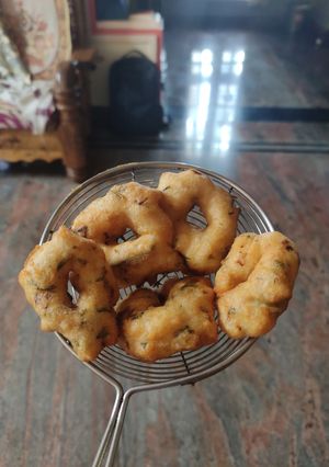 மெது வடை (methu vadai recipe in Tamil) செய்முறை முக்கிய புகைப்படம்