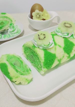 A picture of Kiwi swiss roll cake.