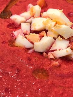 Una foto de Salmorejo de remolacha sin pan en Thermomix