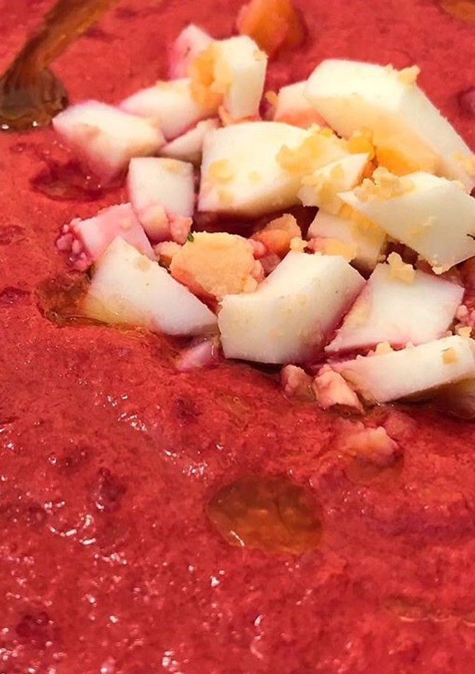 Una foto de Salmorejo de remolacha sin pan en Thermomix