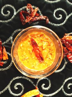 अनियन गार्लिक चटनी (onion garlic chutney recipe in hindi) रेसिपी मुख्य फोटो