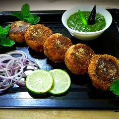A picture of Hyderabadi Chicken Shikampuri Kebab.