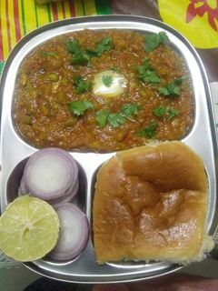 पाव भाजी (Pav bhaji recipe in hindi) रेसिपी मुख्य फोटो