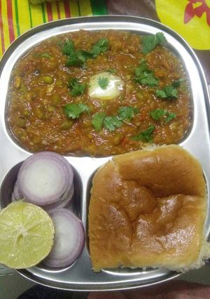पाव भाजी (Pav bhaji recipe in hindi) रेसिपी मुख्य फोटो