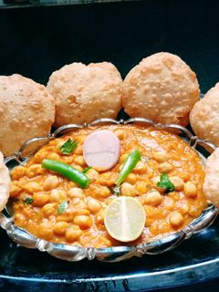 பூரி சன்னா மசாலா (Poori channa masala recipe in tamil) செய்முறை முக்கிய புகைப்படம்