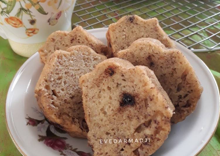 Bagaimana Menyiapkan Bolu Pisang Chocochips Kukus (Banana Chocochips Steamed Cake), Bisa Manjain Lidah