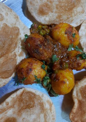 লুচি আলুর দম(luchi aloor dum recipe in Bengali) রেসিপির প্রধান ছবি