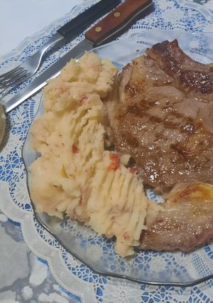 Una foto de Puré con morrón asado