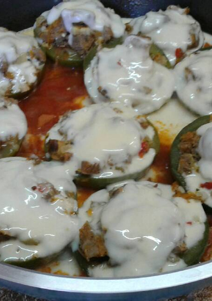 Una foto de Zapallitos rellenos con carne picada a cuchillo