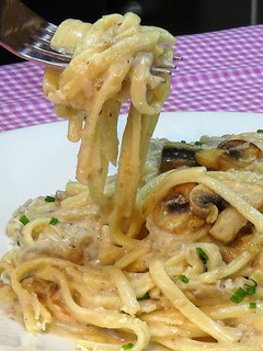 Una foto de Tallarines con salsa de setas