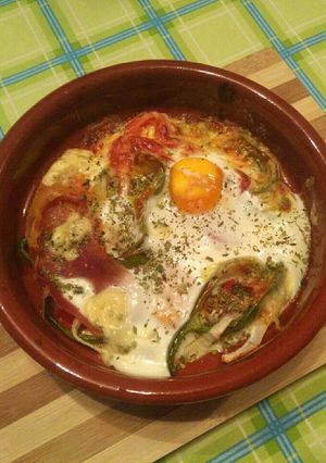 Foto principal de Huevos al plato con verduras y queso