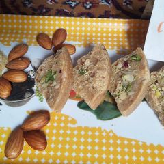 A picture of Mawa Chikki (champa kali).