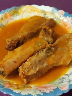 Una foto de Costillas de cerdo guisadas al vino blanco (airfryer y olla rápida)