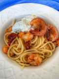 Spaghetti con pomodori secchi, mazzancolle e crema di ricotta di bufala al limone e timo