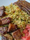 Arroz de brócoli con zanahoria acompañado de tofu y berenjenas teriyaki🤔🤪😋