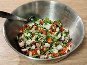 Una foto de ceviche peruano