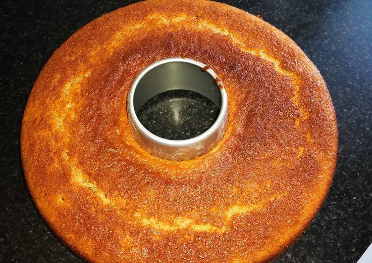 Bizcocho de yogur de galleta y almendra molida