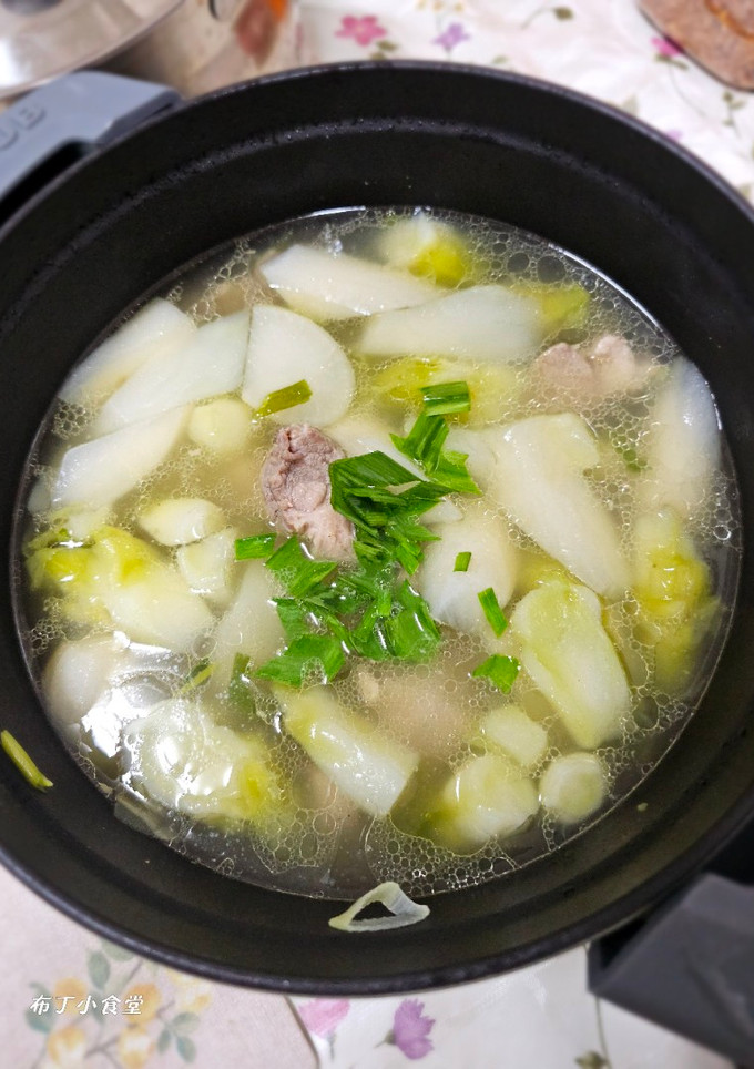 娃娃菜蘿蔔排骨湯 的食譜成品照片