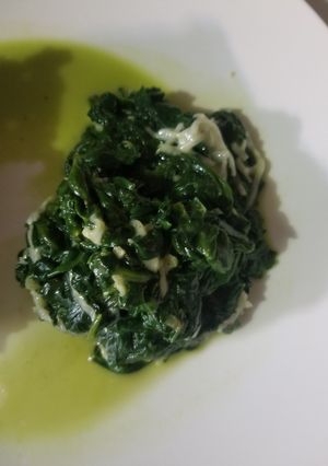Una foto de KETO: Espinacas parmesanas