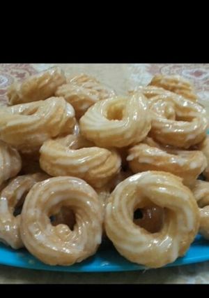 A picture of France glazed crullers.