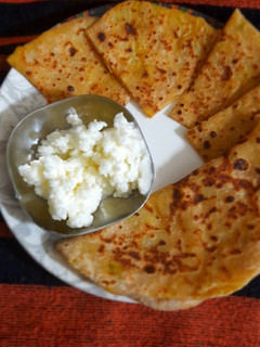 આલુ પરાઠા (Aloo Paratha Recipe In Gujarati) રેસીપી મુખ્ય ફોટો