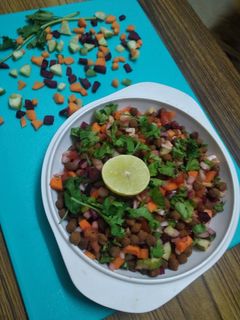 ચણા સલાડ(Chana Salad Recipe in Gujarati) રેસીપી મુખ્ય ફોટો
