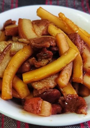 Hình của món Thịt ba chỉ kho dừa.
