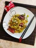 Asia Gurkensalat mit Steakstreifen