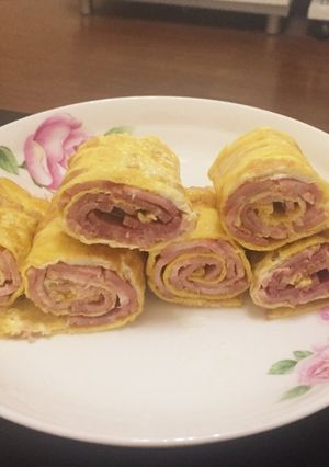 Una foto de Rollitos de jamon 