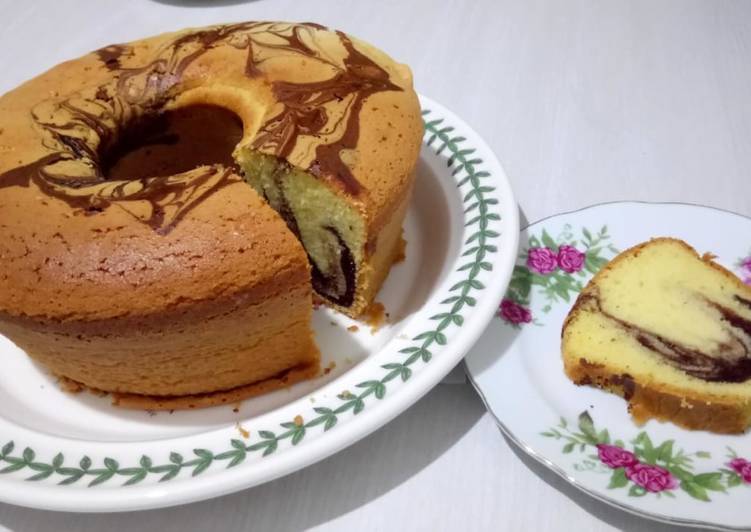 Cara Mudah Menyiapkan Marble Cake All in One Method, Enak Banget