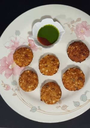 A picture of Sabudana vada.