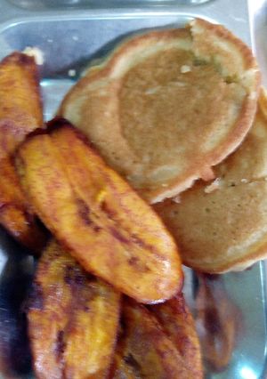 A picture of Fried Plantain with pancakes.