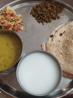 ખાટા મગ (Khata Moong Recipe In Gujarati) રેસીપી મુખ્ય ફોટો