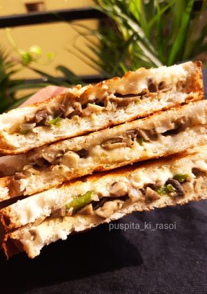A picture of Cheesy mushroom sandwich.