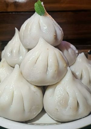 A picture of Ukadiche Modak.