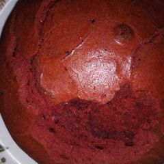 A picture of Vanilla and red velvet cake.