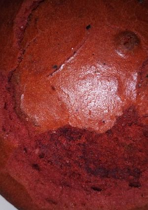 A picture of Vanilla and red velvet cake.