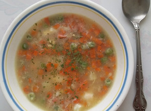 Una foto de Sopita Colorida