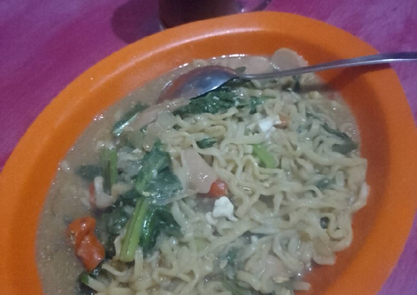 Mie nyemek kuah pedas