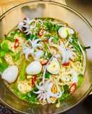 Mì chua cay đầu mực